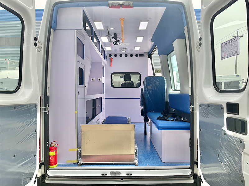 依維柯歐勝救護(hù)車圖片4