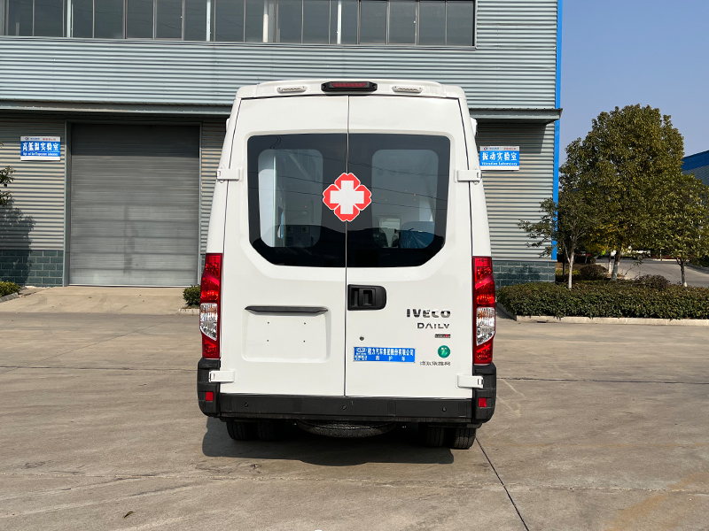 依維柯歐勝救護(hù)車圖片3