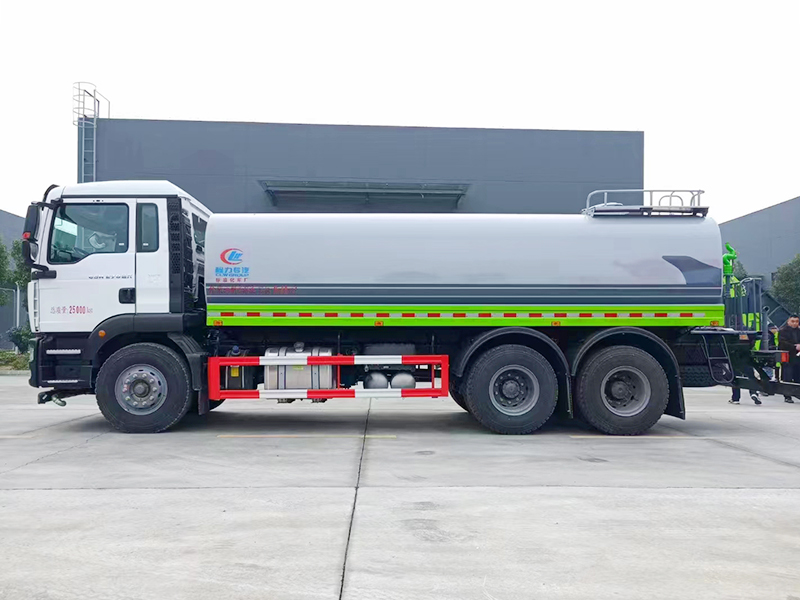 汕德卡后雙橋灑水車圖片3