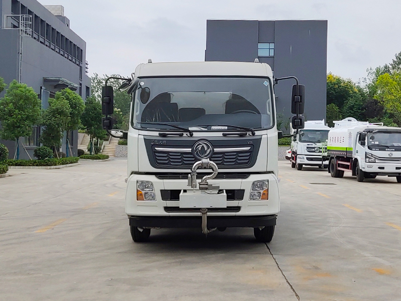 東風(fēng)天錦灑水車(chē)圖片3