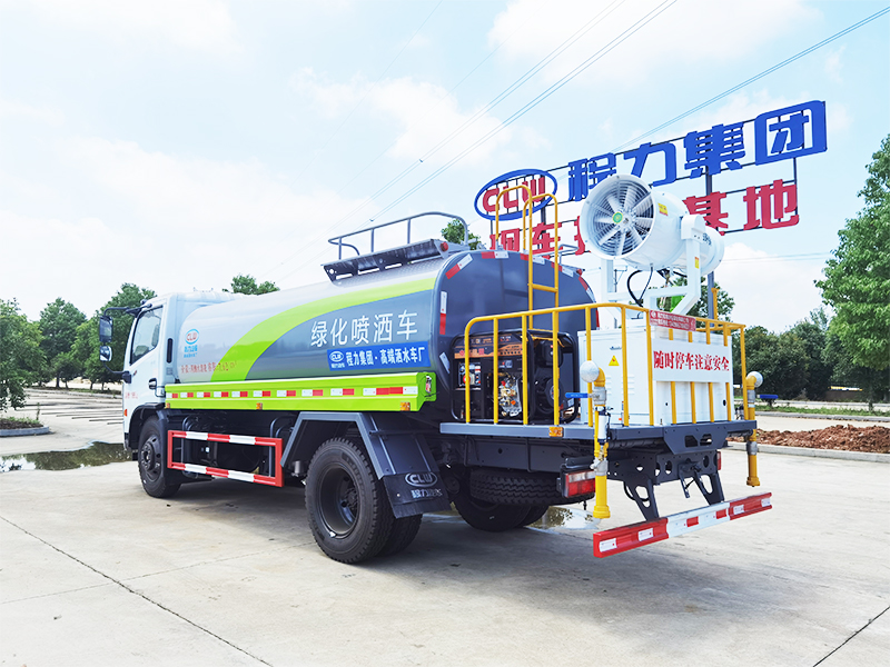 東風(fēng)大福瑞卡8方灑水車(chē)圖片4