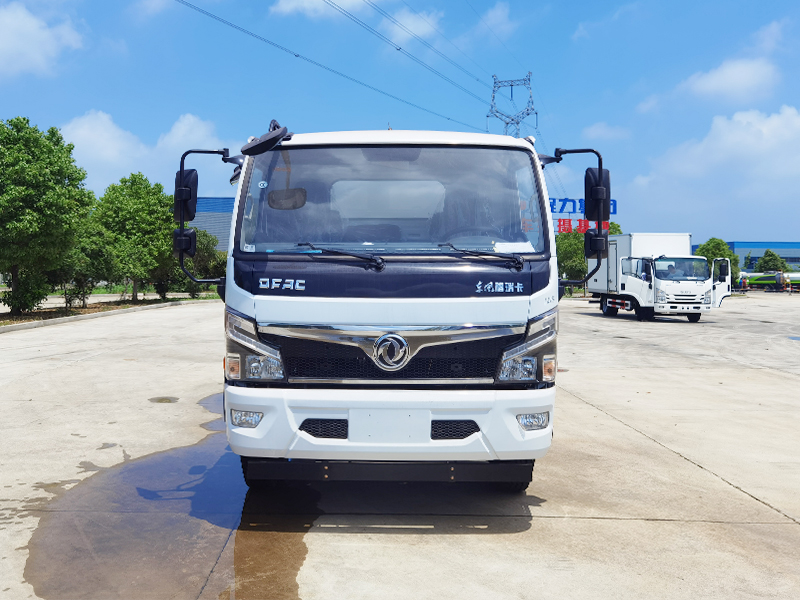 東風(fēng)大福瑞卡8方灑水車(chē)圖片2