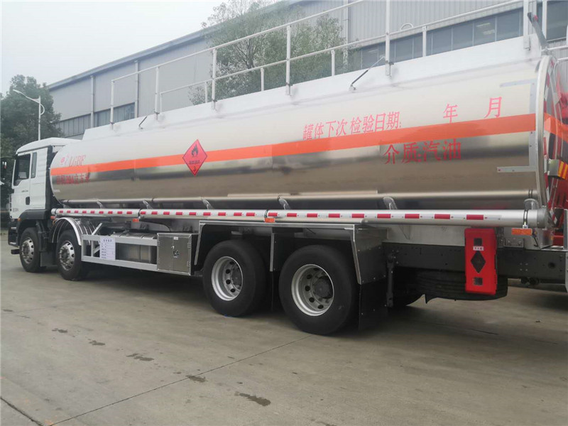 國(guó)六30.4方鋁合金油罐車-31方油罐車可裝26噸圖片4