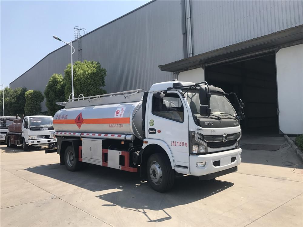 國六東風(fēng)凱普特8.5方油罐車圖片2